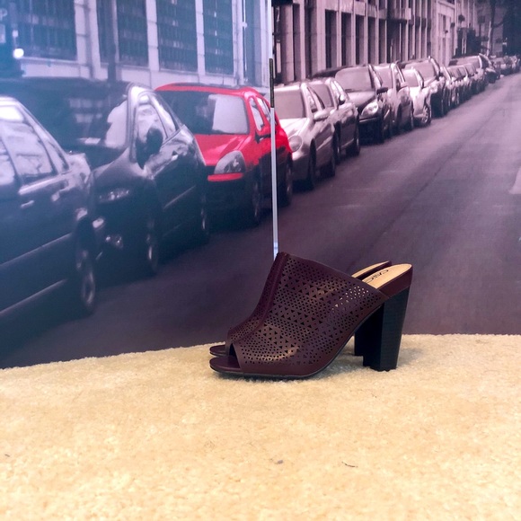 Burgundy heels. - Picture 2 of 5